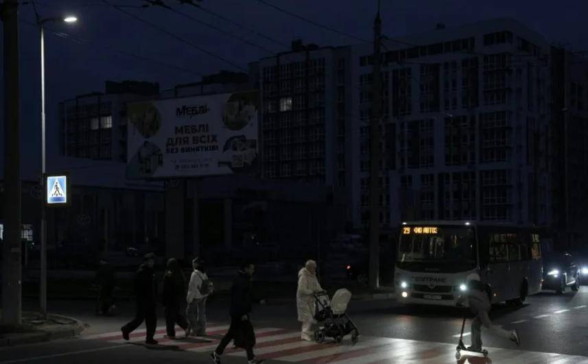 乌克兰全黑了!核打击前最后警告,俄军发射13枚“全球禁止”导弹