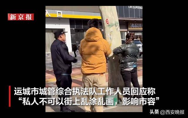 画家在街边树洞上作画,一天后被责令涂掉,城管:影响市容